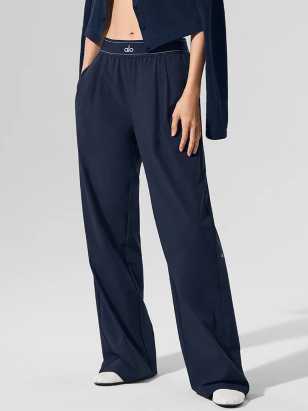 🤍 NWT Alo Yoga Suit Up Trouser Navy ✨ Wide Leg Pant 30" Inseam |  Clean Style
